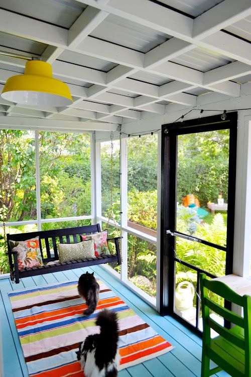 Cozy and Creative Screened Porch Decor Ideas for Small Spaces