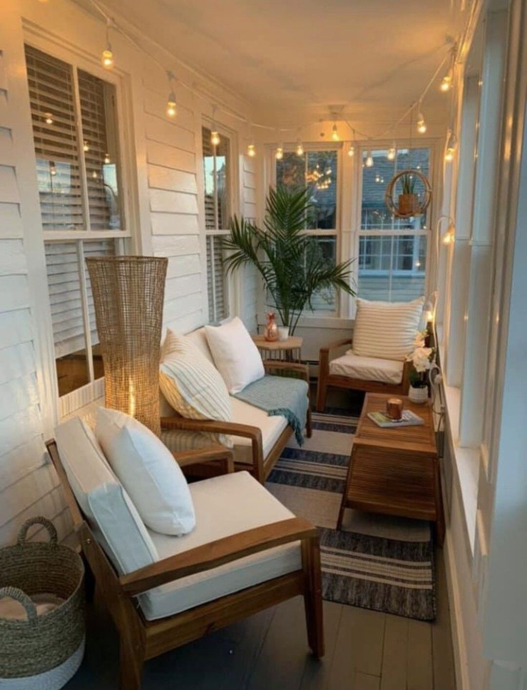 Cozy and creative enclosed porch designs for a small space