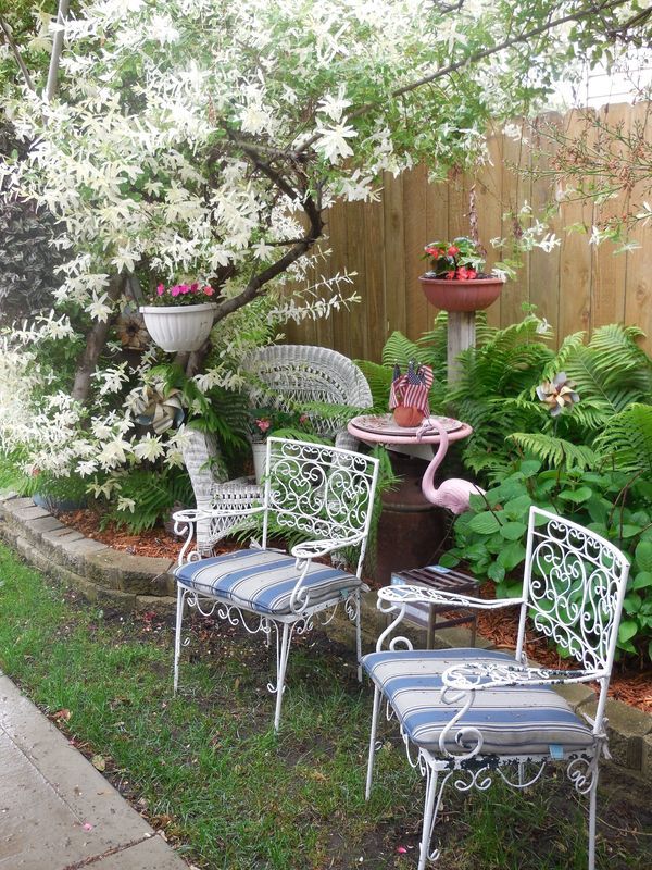 Create a Cozy Outdoor Retreat with These Small Garden Nook Ideas