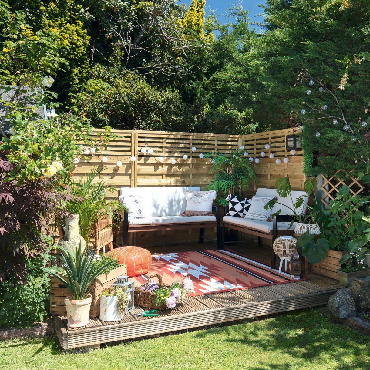 Creating a Charming Oasis: Ideas for Decorating Your Small Garden
