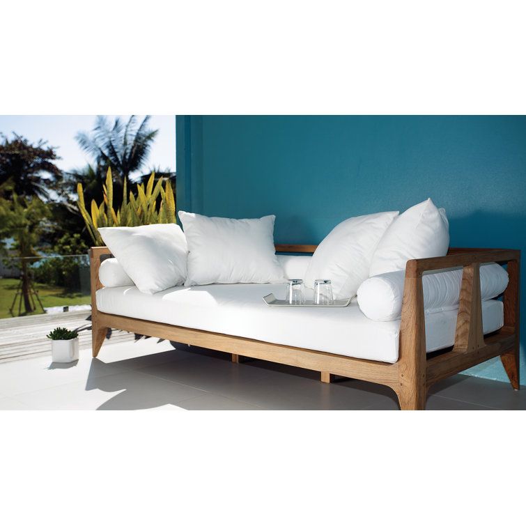 Creating a Cozy Outdoor Retreat with a Daybed for Your Patio