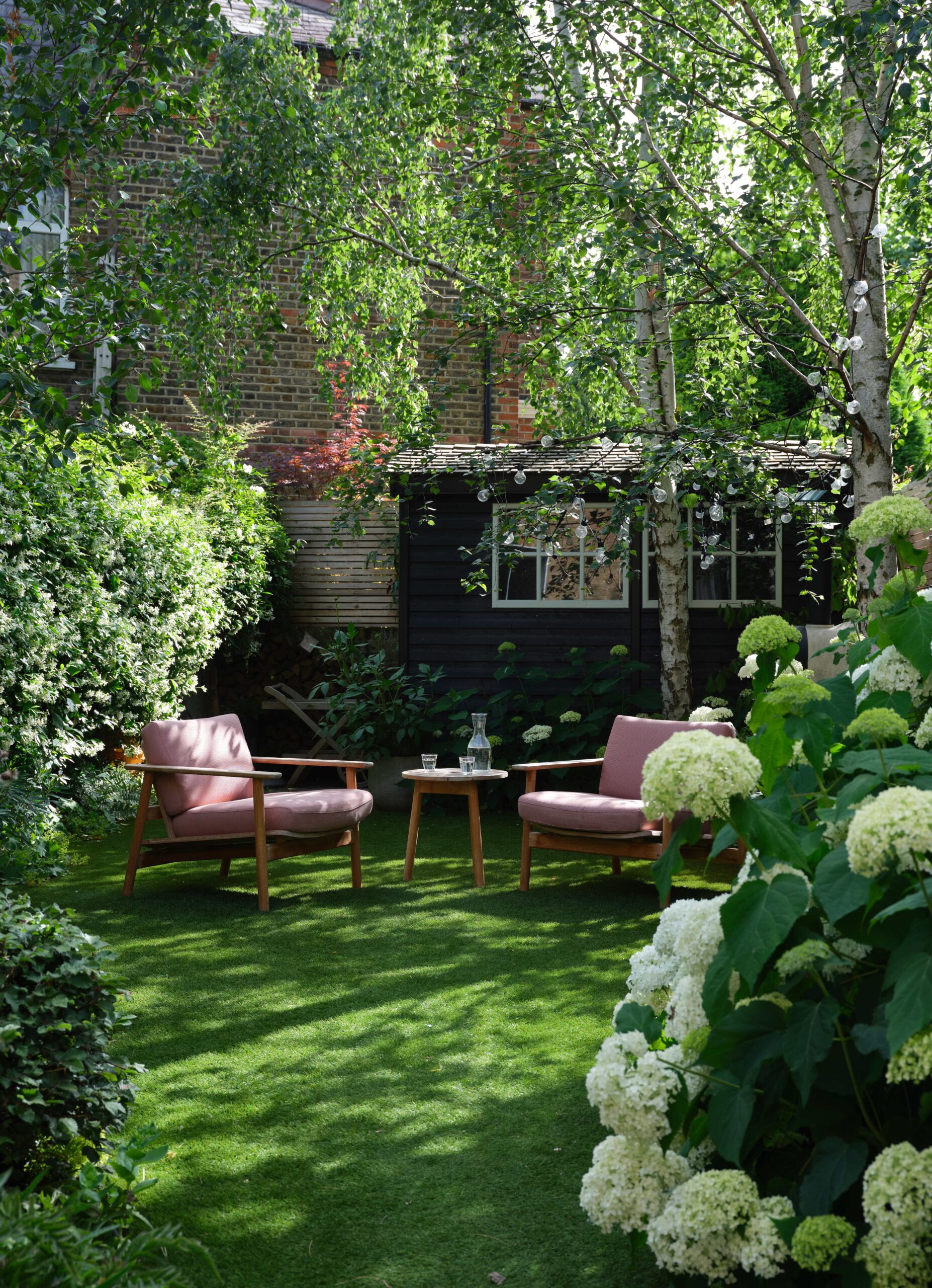 Creating a Cozy and Efficient Garden Design: Tips for Small Outdoor Spaces
