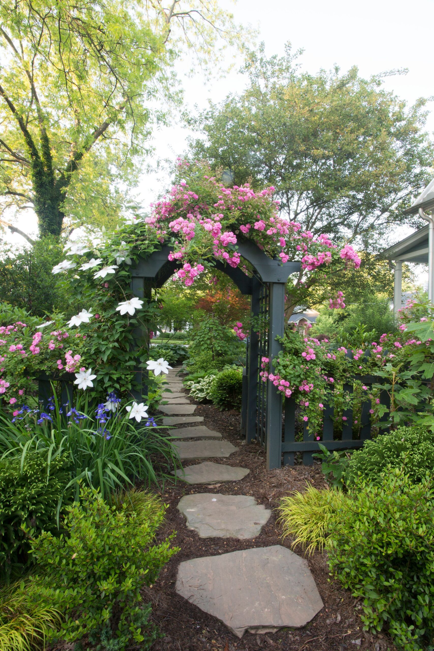 Creating a Stunning Garden Pathway for Your Outdoor Oasis