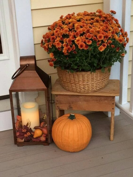 Creative Autumn-inspired Porch Decorations for a Cozy Welcome