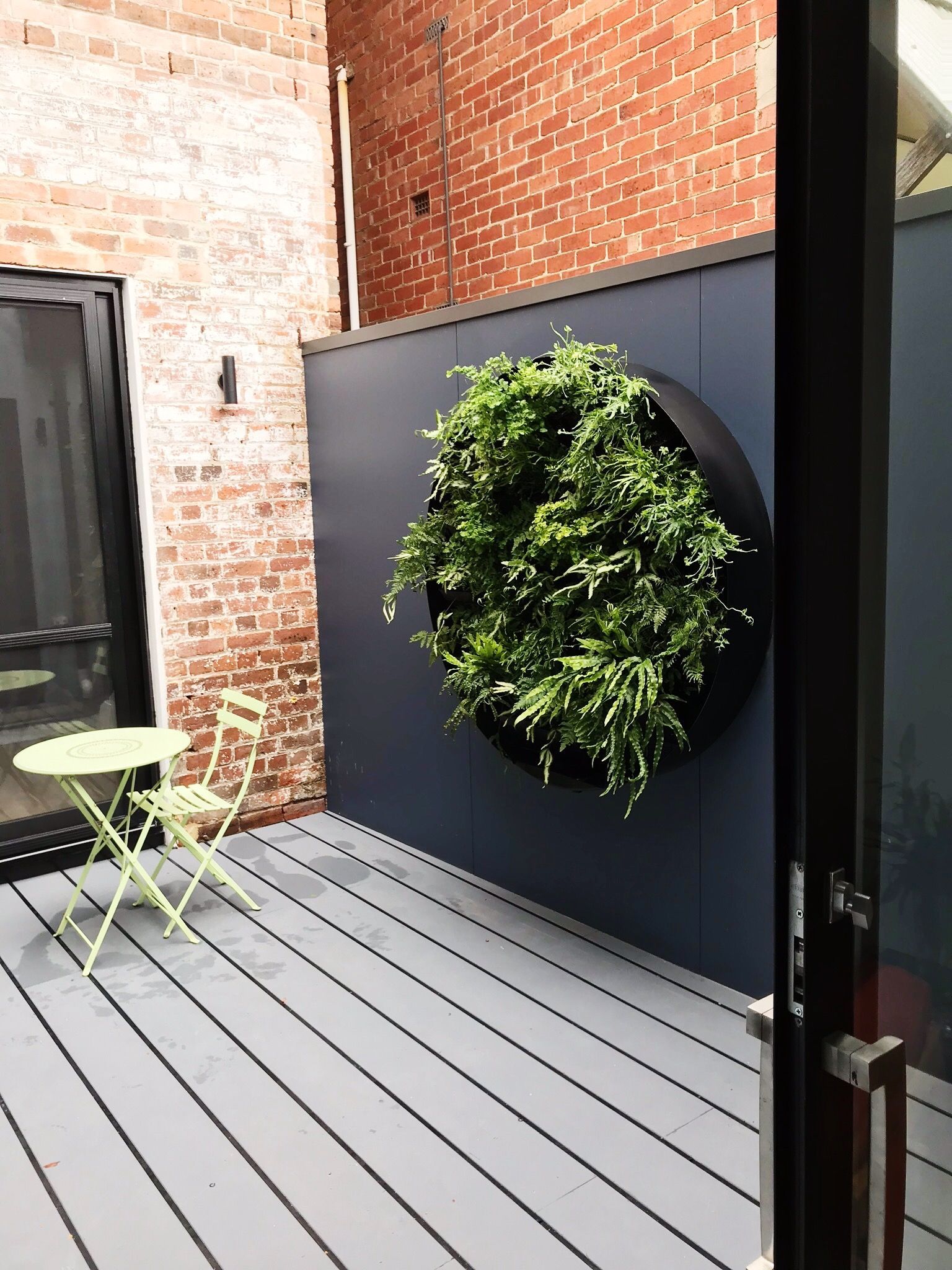 Creative Garden Wall Designs for Compact Outdoor Spaces