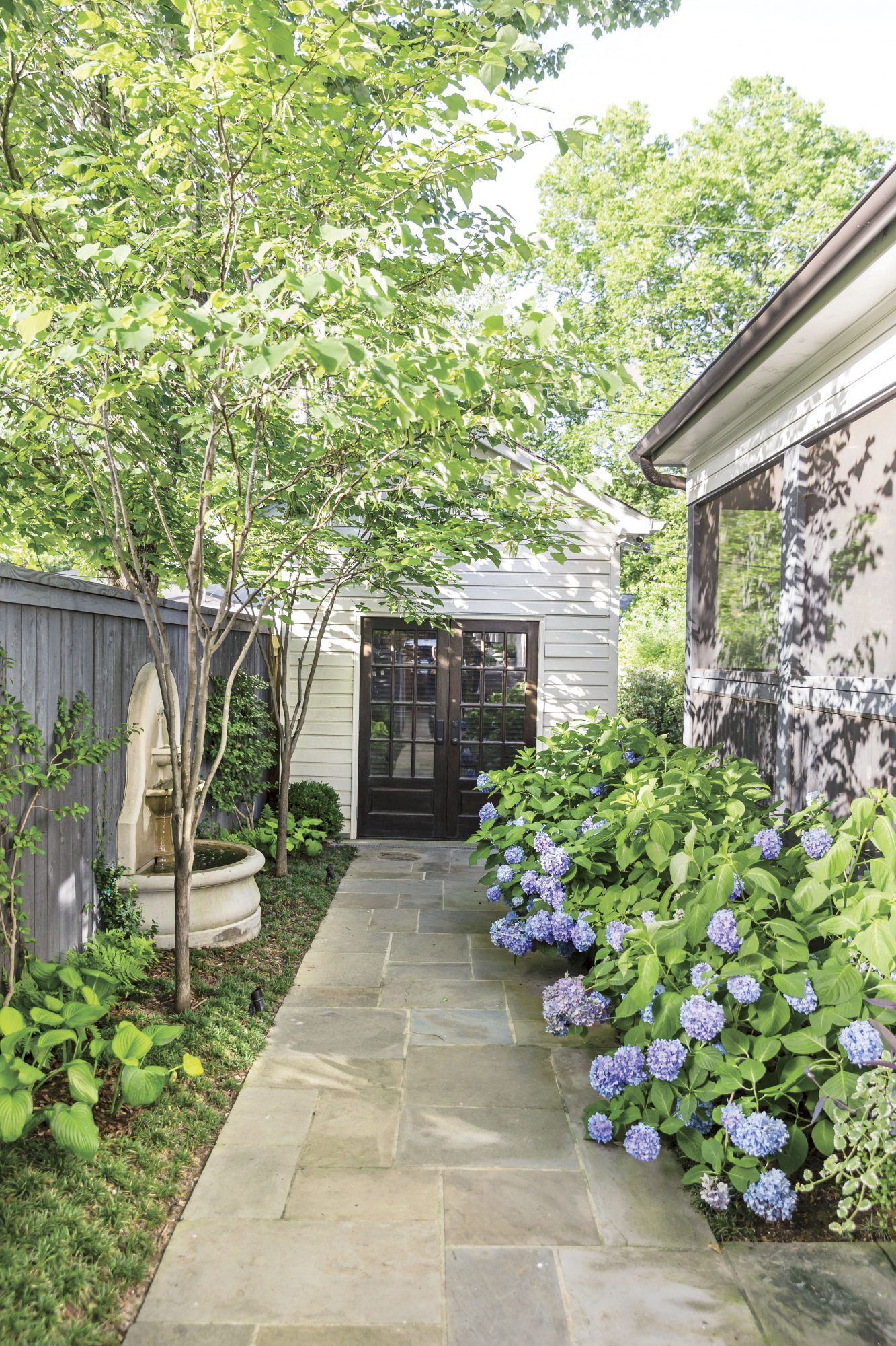 Creative Ideas for Maximizing Small Side Yard Space