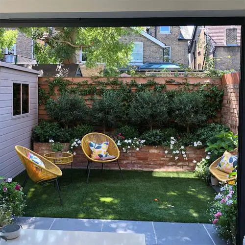 Creative Ways to Decorate Your Petite Garden