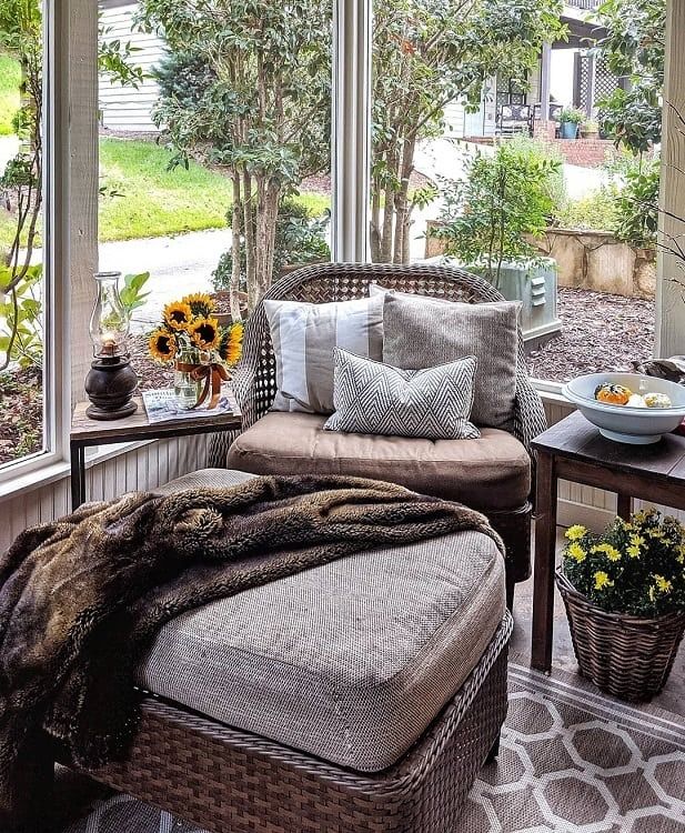 Creative Ways to Decorate a Small Screened-in Porch