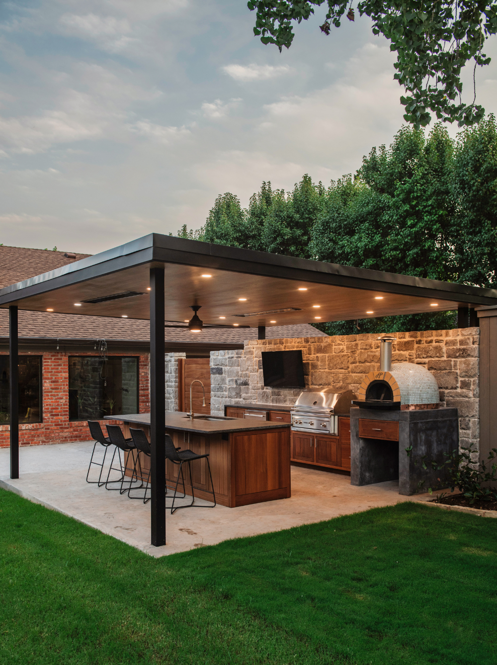 Creative Ways to Design an Outdoor Kitchen on Your Patio