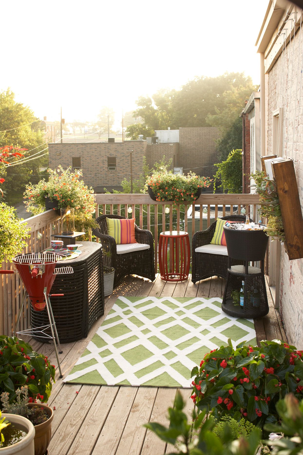 Creative Ways to Transform Your Deck with Decor