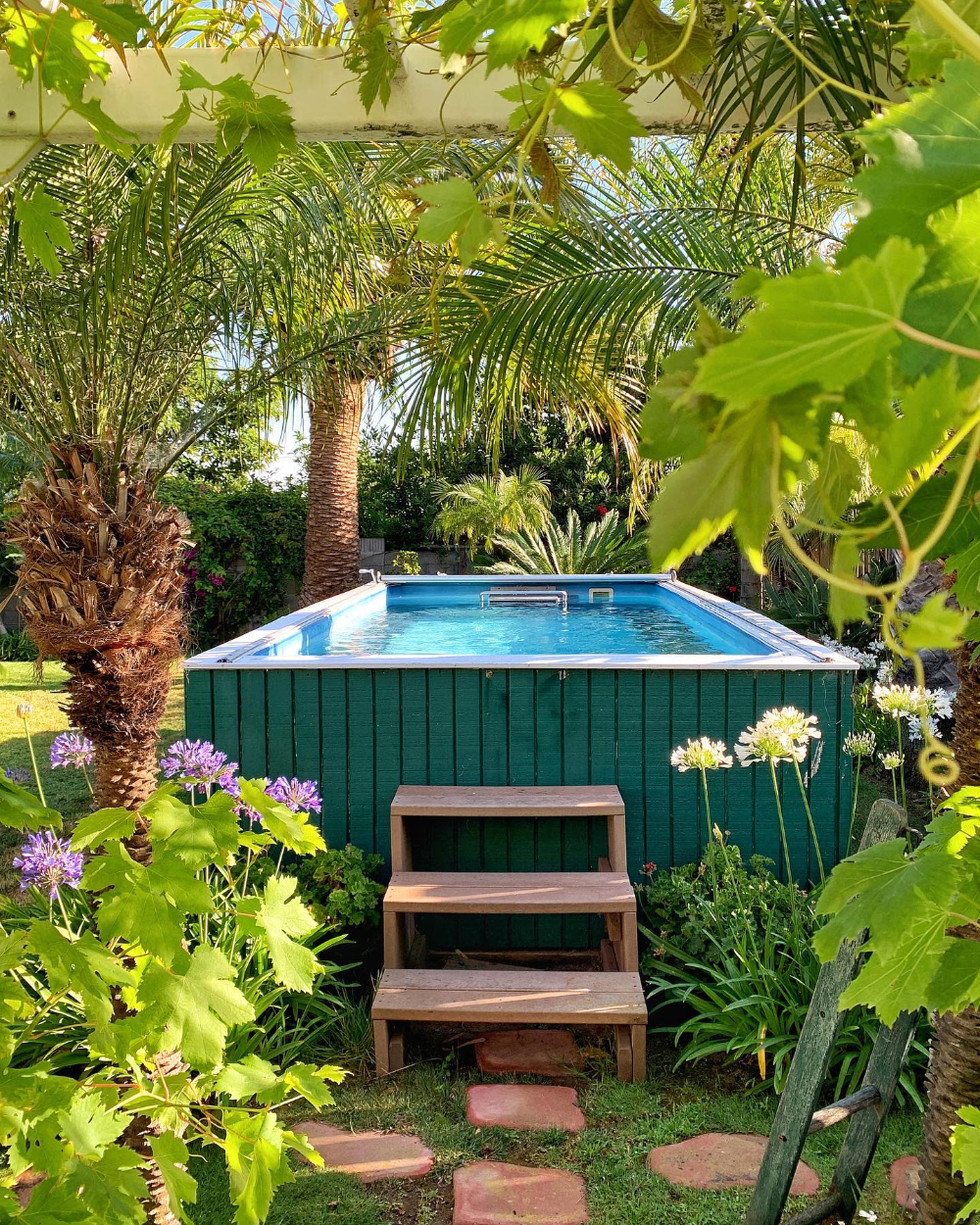 Creative Ways to Transform Your Pool Area with Stylish Deck Designs