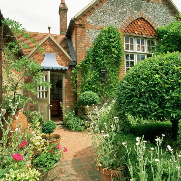 Creative Ways to Transform Your Tiny Front Garden