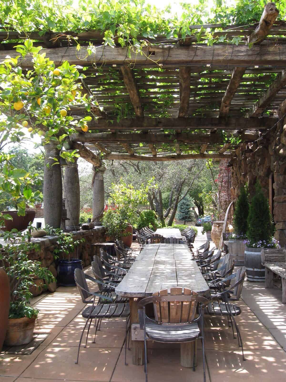 Creative and Elegant Backyard Pergola Inspiration for Your Outdoor Oasis