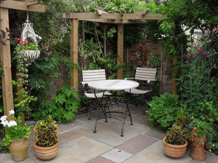 Designing a Cozy and Beautiful Small Garden Landscape