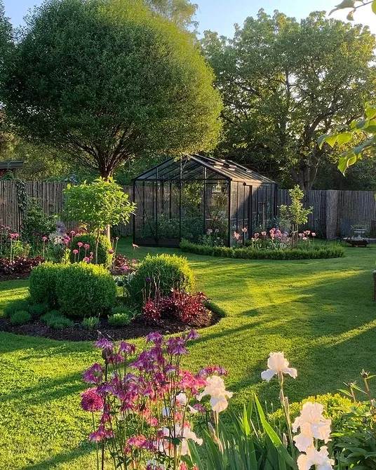 Discover the Beauty and Tranquility of a Backyard Garden