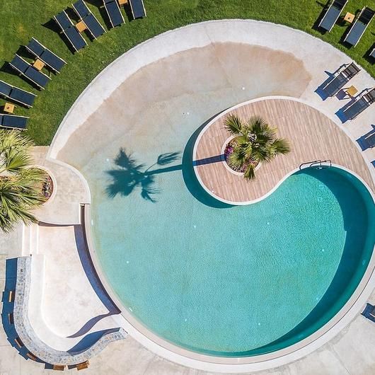 Dive into the World of Stunning Pool Designs