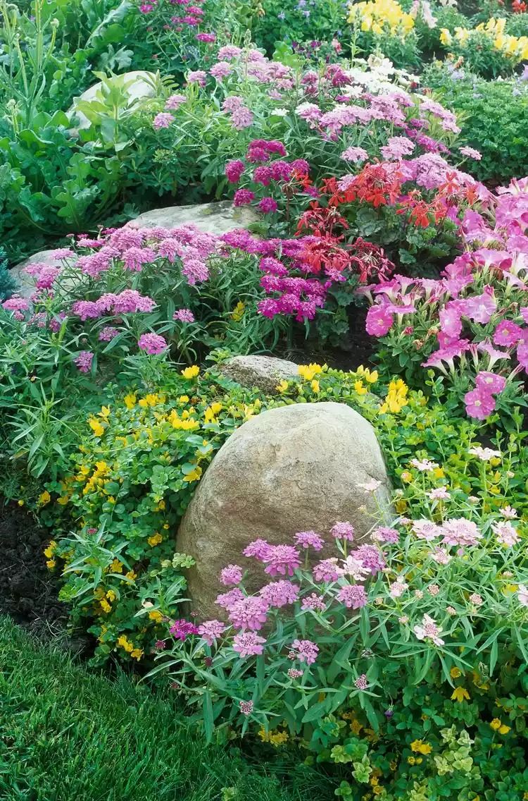 Effortless Gardening: Creating a Low-Maintenance Small Garden Design