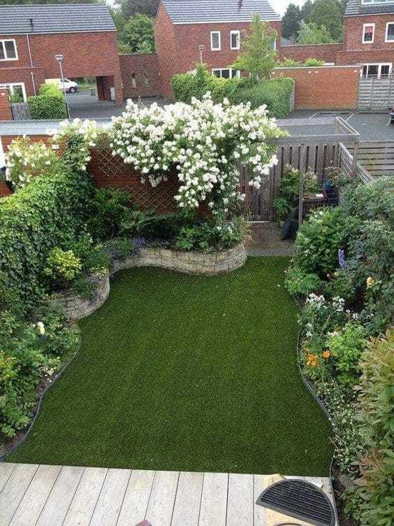 small garden design low maintenance