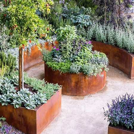 Elevated Flower Beds: A Stylish and Functional Gardening Solution