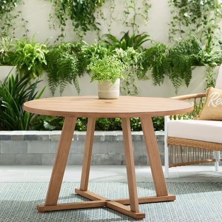 Embrace the Beauty of a Circular Outdoor Dining Table