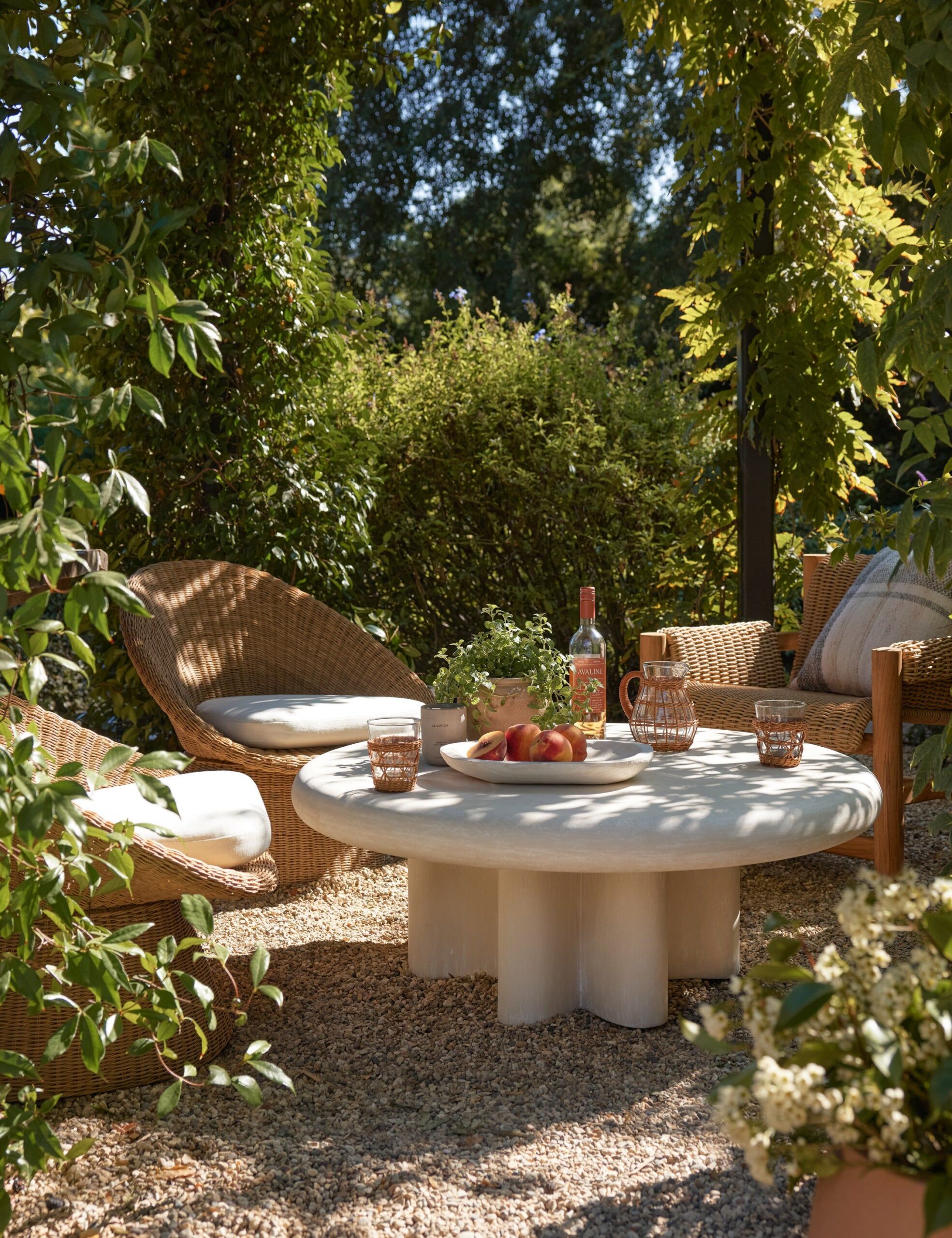Embracing the Elegance of Round Outdoor Tables