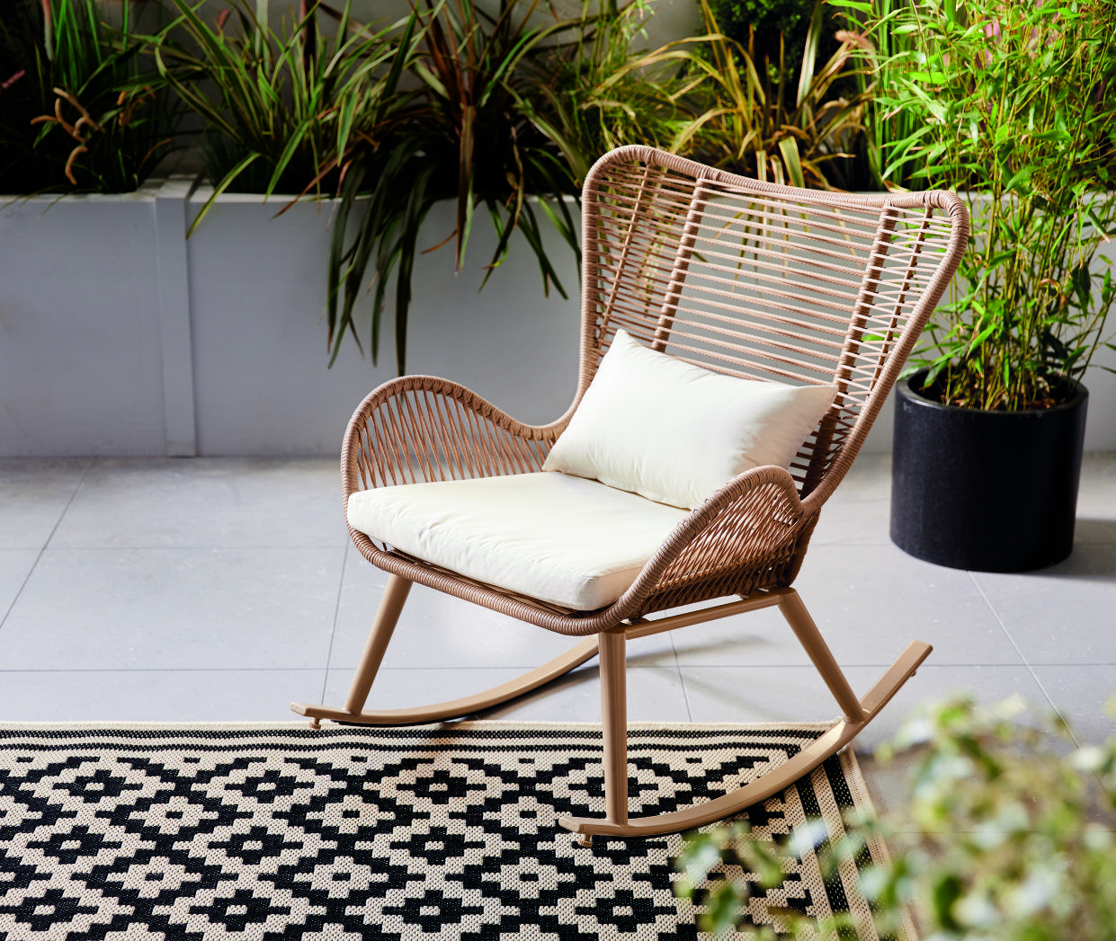 Enhance Your Outdoor Relaxation with Garden Recliners