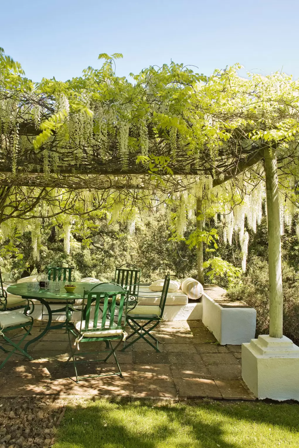 Enhance Your Outdoor Space with Comfortable Garden Seating