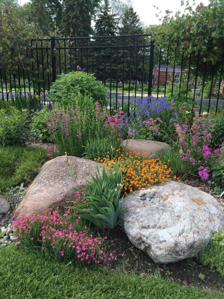 backyard ideas with rocks