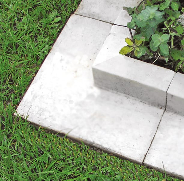 Enhance Your Outdoor Space with Creative Landscaping Edging Ideas