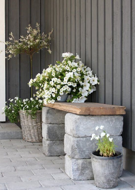 Enhancing the Curb Appeal of Your Front Yard with Decor