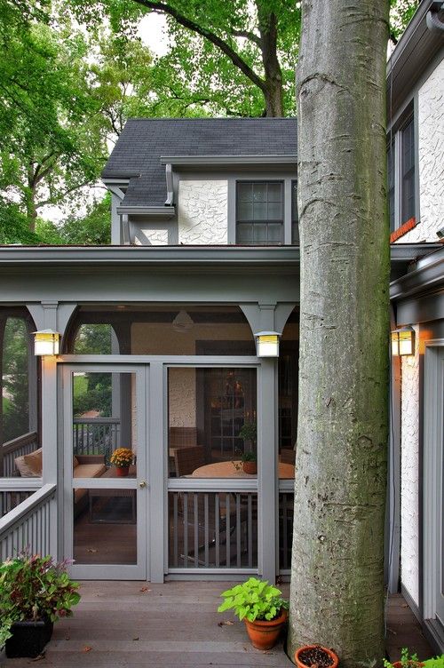 Enjoy the Outdoors with a Screen Porch