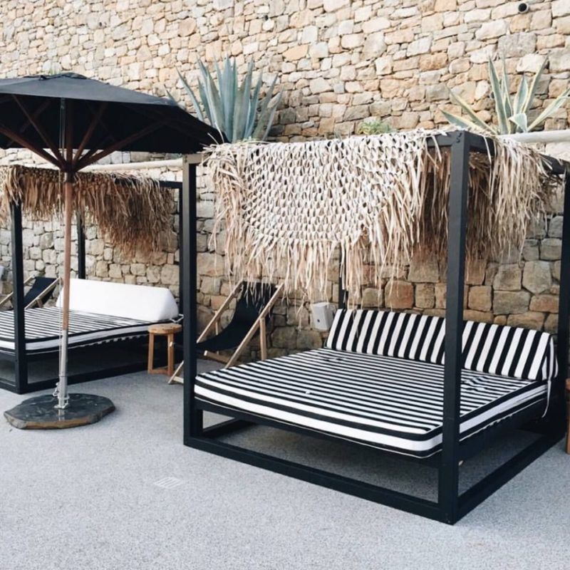 Enjoying the Great Outdoors: The Ultimate Daybed with Canopy for Relaxation and Comfort