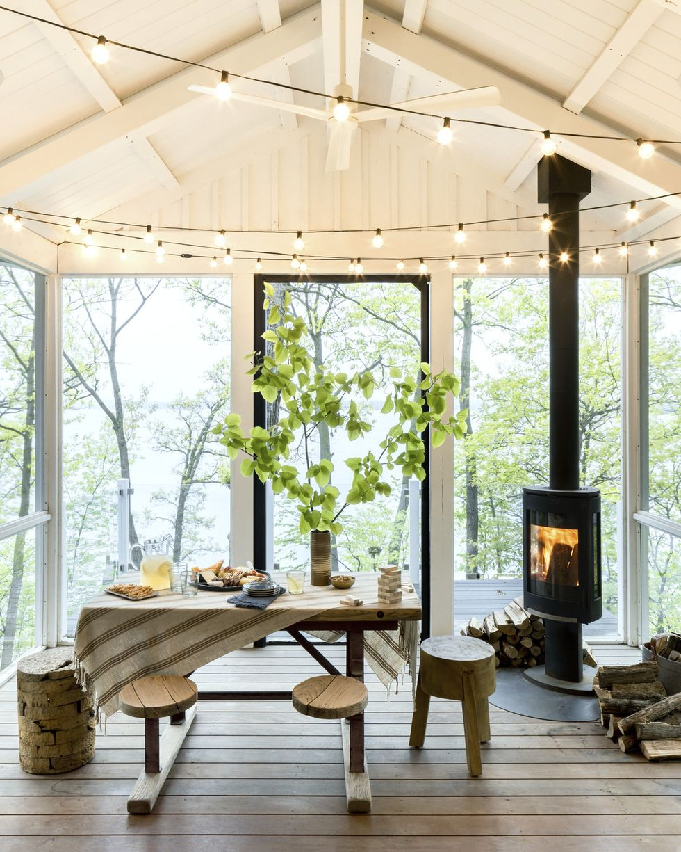 Enjoying the Outdoors: The Beauty of a Screened Porch