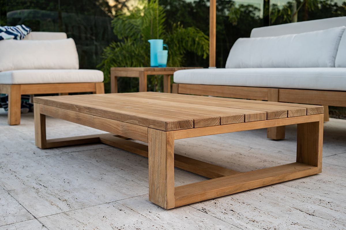 Essential Tips for Choosing Durable Outdoor Wood Furniture