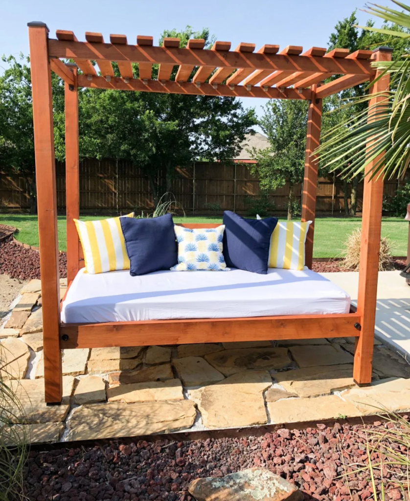 outdoor daybed with canopy