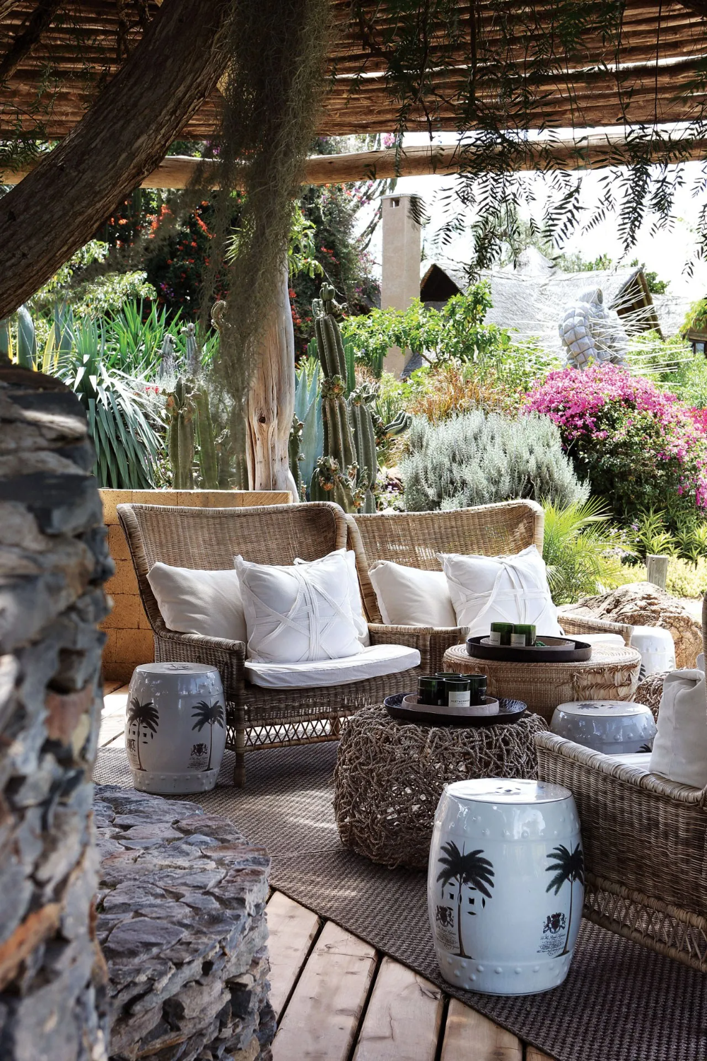 Exploring Gorgeous Outdoor Dining Sets for Your Garden
