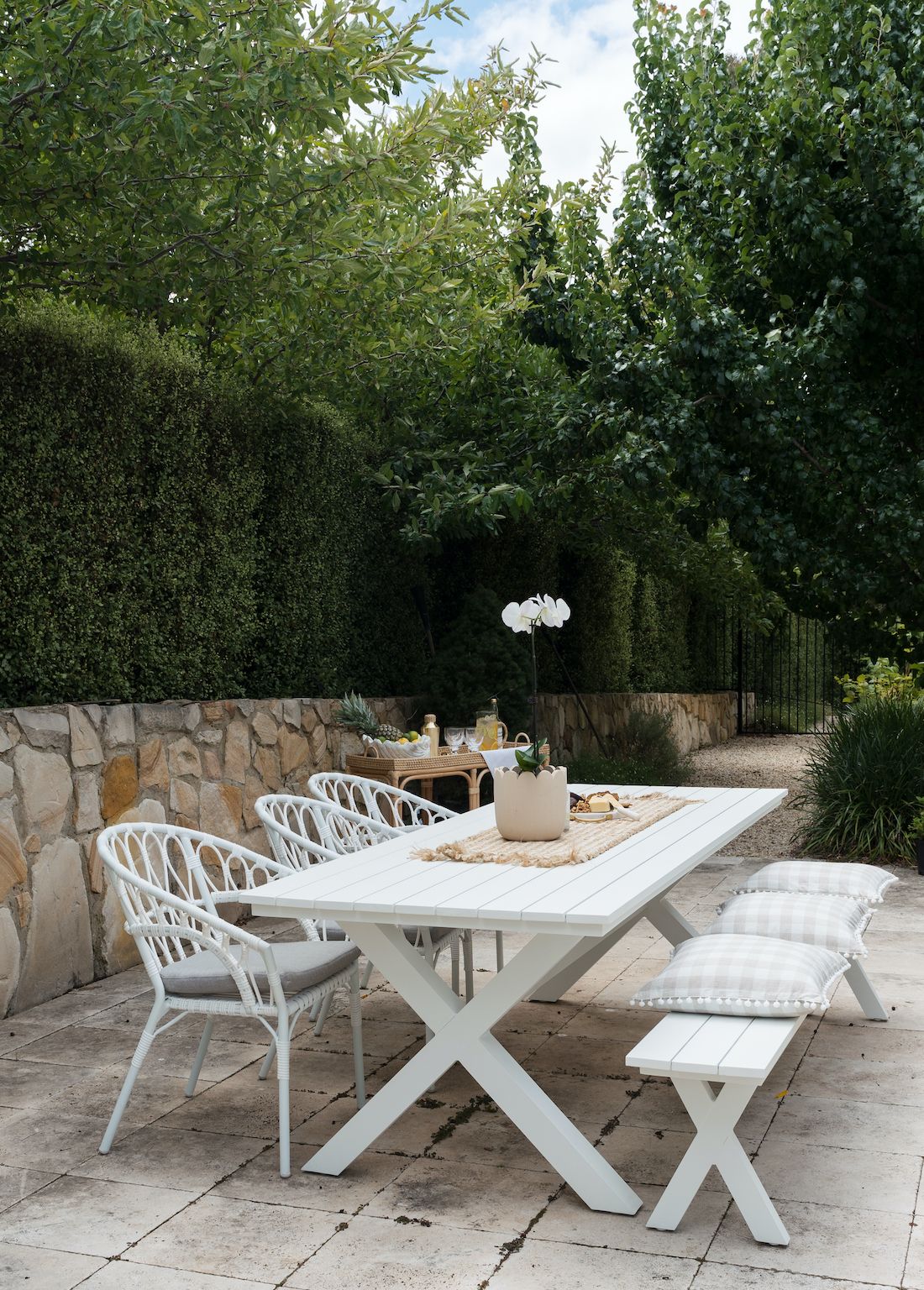 Exploring the Allure of Outdoor Dining Sets