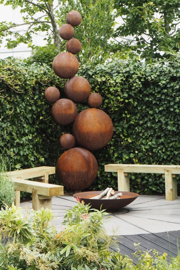 garden sculpture