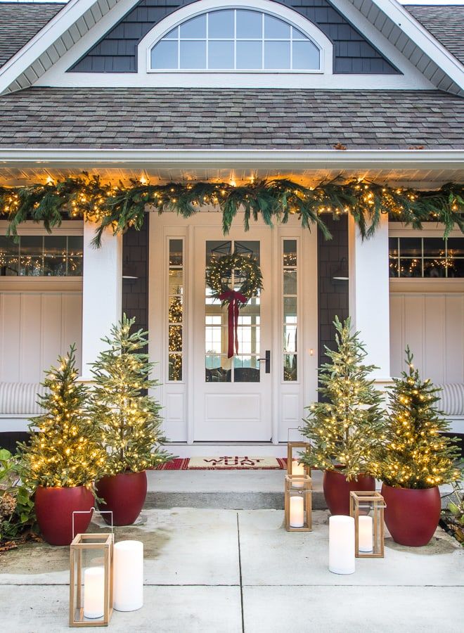 Festive and Welcoming Christmas Front Porch Decor Ideas