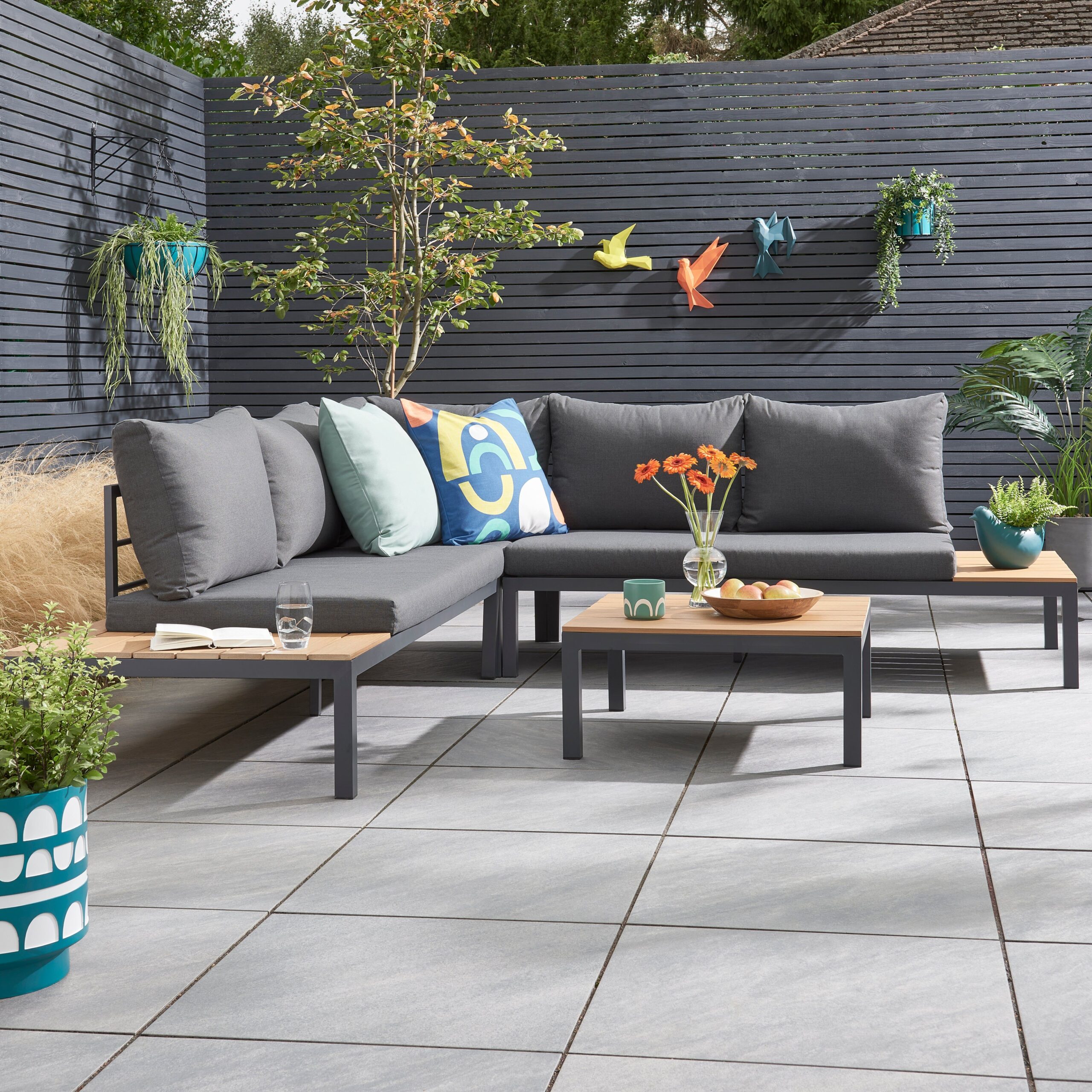 Garden Furniture: The Ultimate Outdoor Lounge Experience