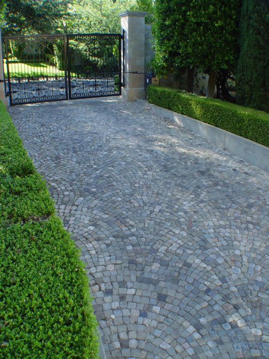 How to Choose the Best Driveway Pavers for Your Home