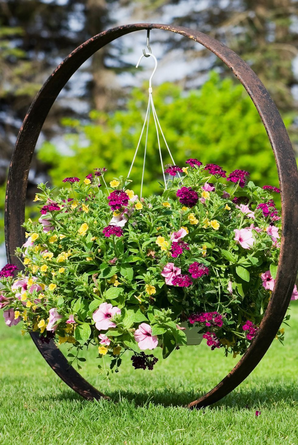 Innovative Ways to Beautify Your Garden with Planter Decor