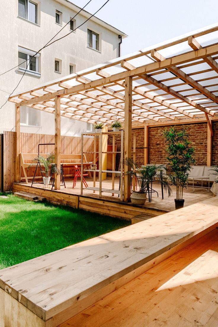 Maximize Your Outdoor Space with an Enclosed Patio