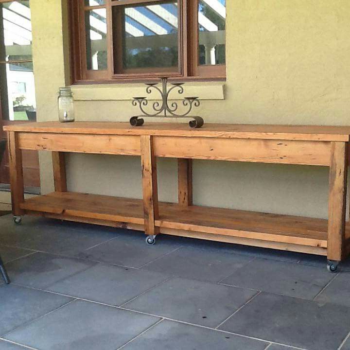 Options for Setting up an Outdoor Buffet Table