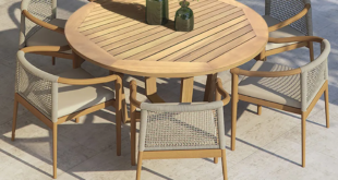 outdoor table and chairs