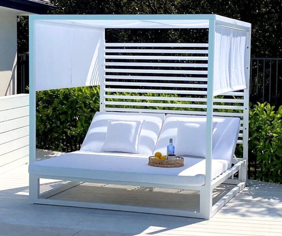 outdoor daybed with canopy