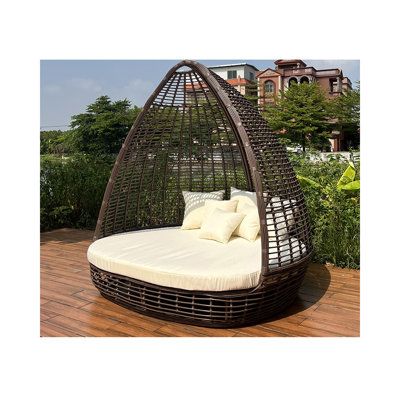 Relaxation and Style: The Ultimate Patio Daybed for Your Outdoor Retreat