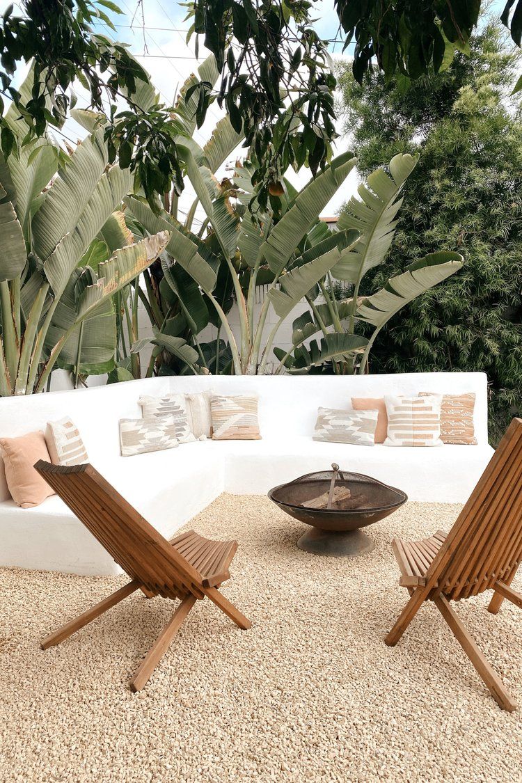 Revamp Your Outdoor Space with Contemporary Backyard Inspiration