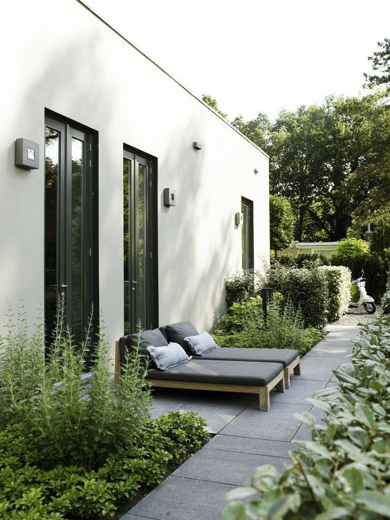 Simplicity in Garden Design: Embracing Minimalism