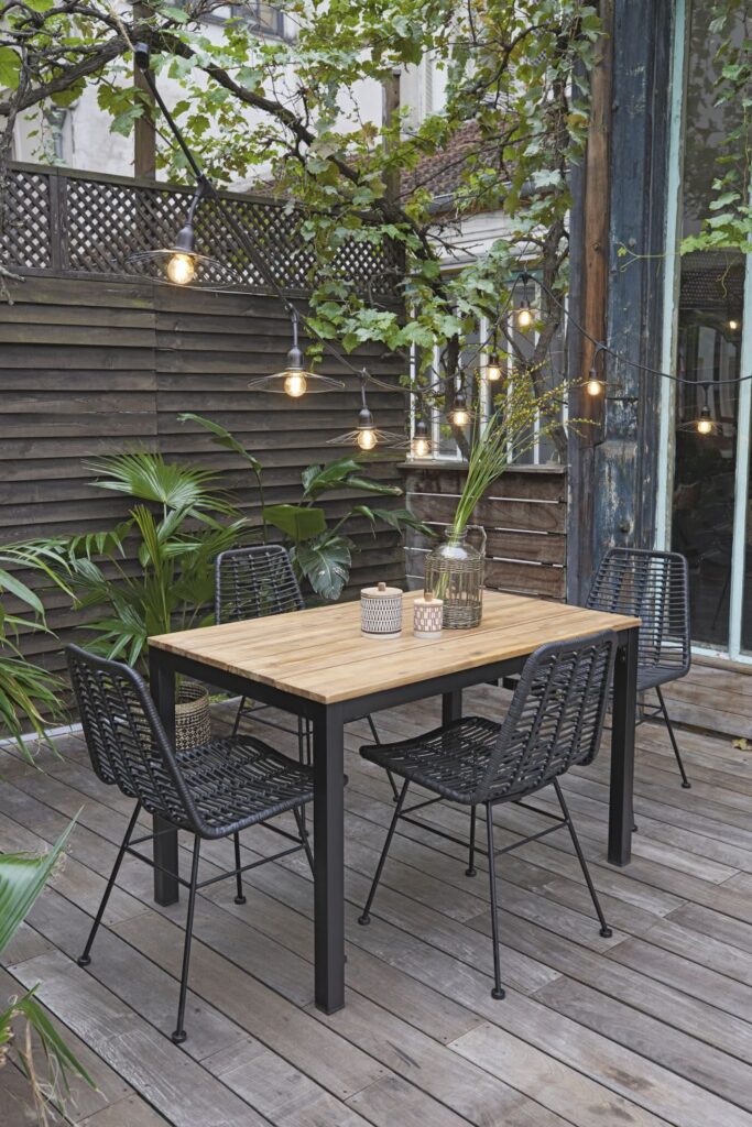 garden tables and chairs